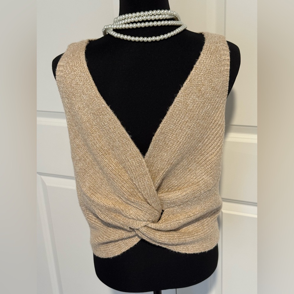 Elegant Beige Sleeveless Sweater